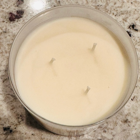 Bath & Body Works Frozen Lake 3-Wick Candle 14.5 oz Glass Jar‎ w/ Lid 2022 - NEW - Picture 2 of 4